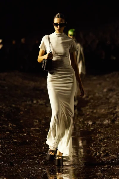 Look 50